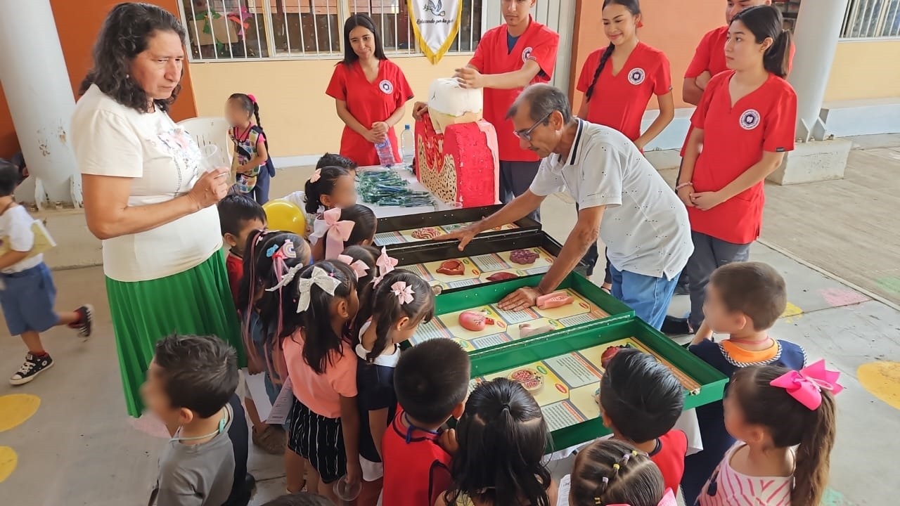 Ante onda de calor, SSM lleva medidas preventivas a población de Huetamo