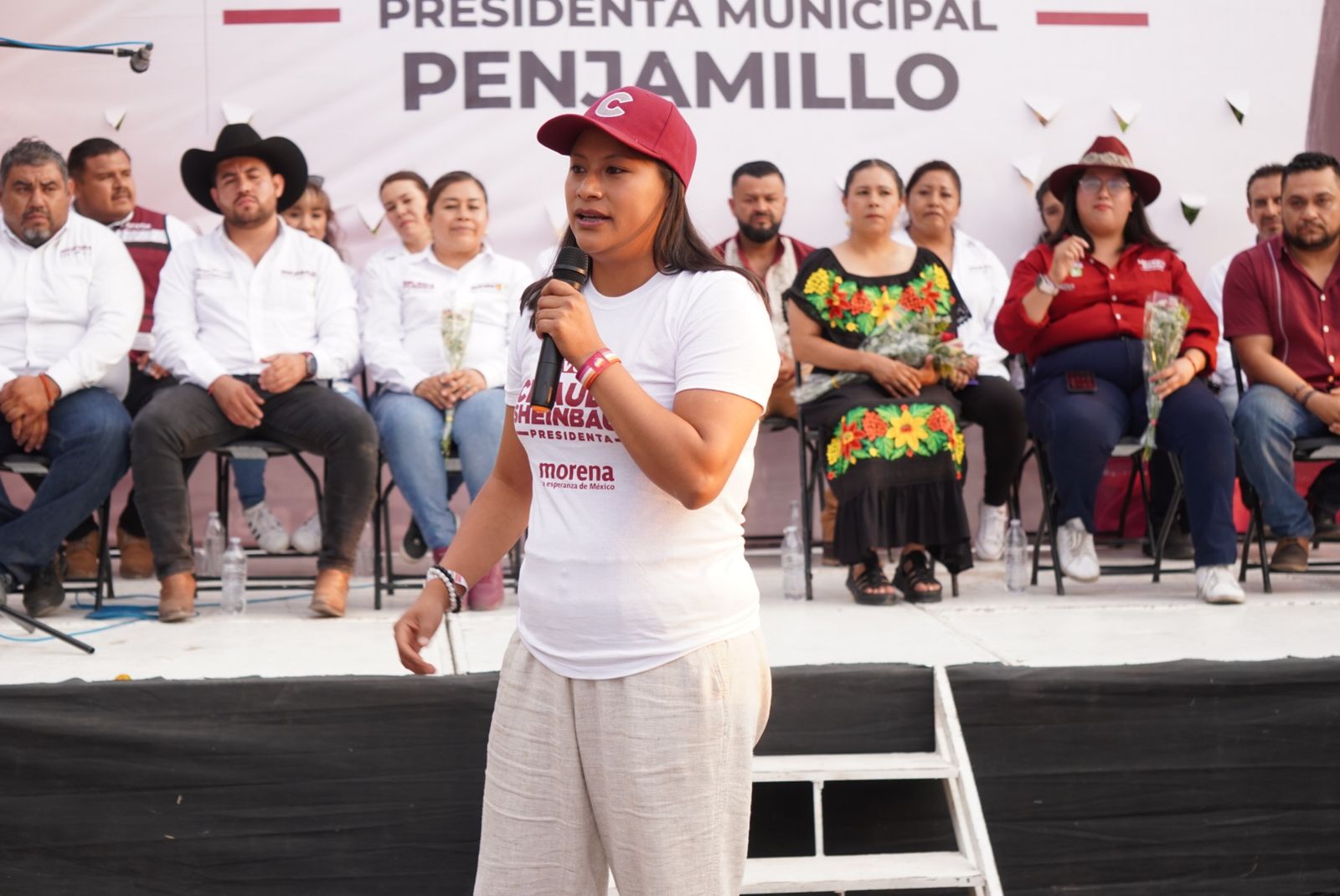 Llama Celeste a votar cinco de cinco mujeres en Penjamillo