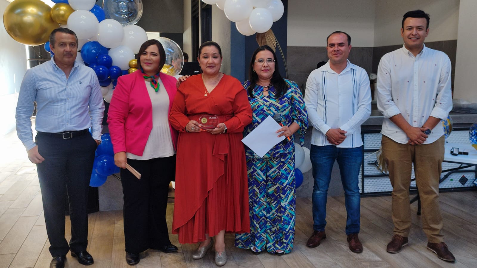 En la UVAQ por el Día del Maestro reconocen a docentes por años de servicio