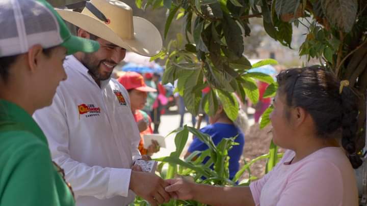 ​Rodeado de nuestra gente del municipio, reitero mi compromiso con la continuidad en el trabajo conjunto con los ciudadanos: Luis Gildardo López