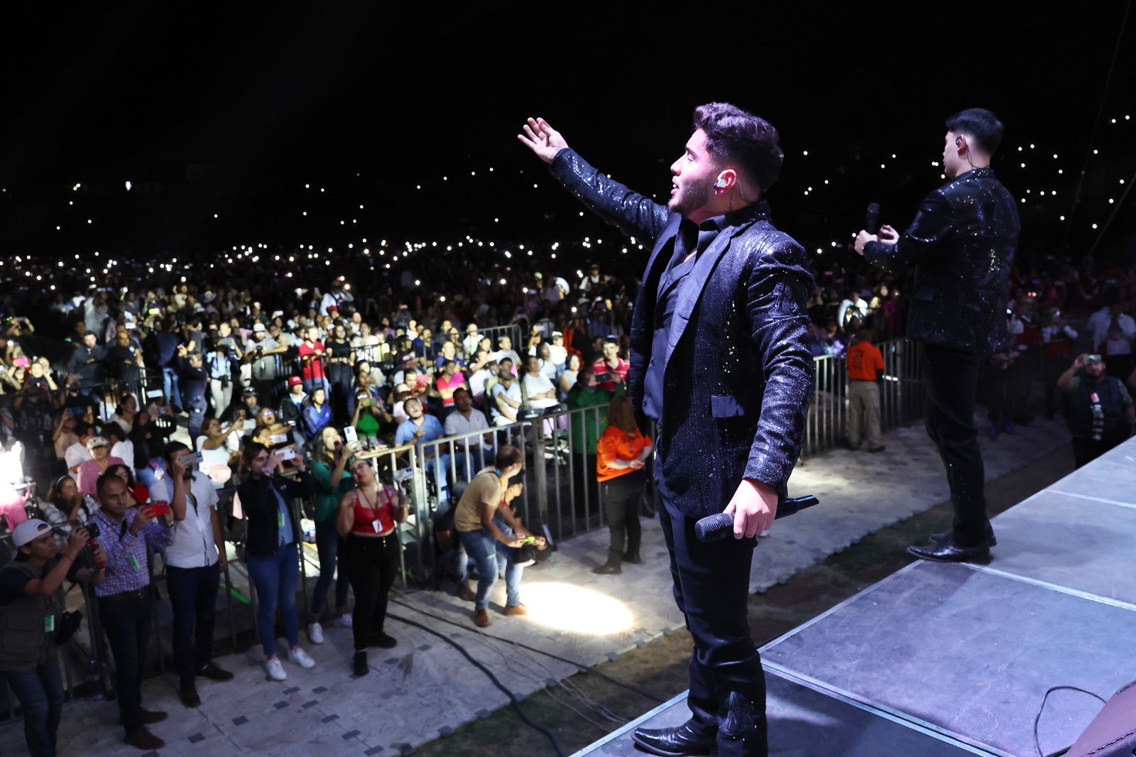 Éxito total, más de 25 mil cantaron con La Arrolladora en el Festival Michoacán de Origen