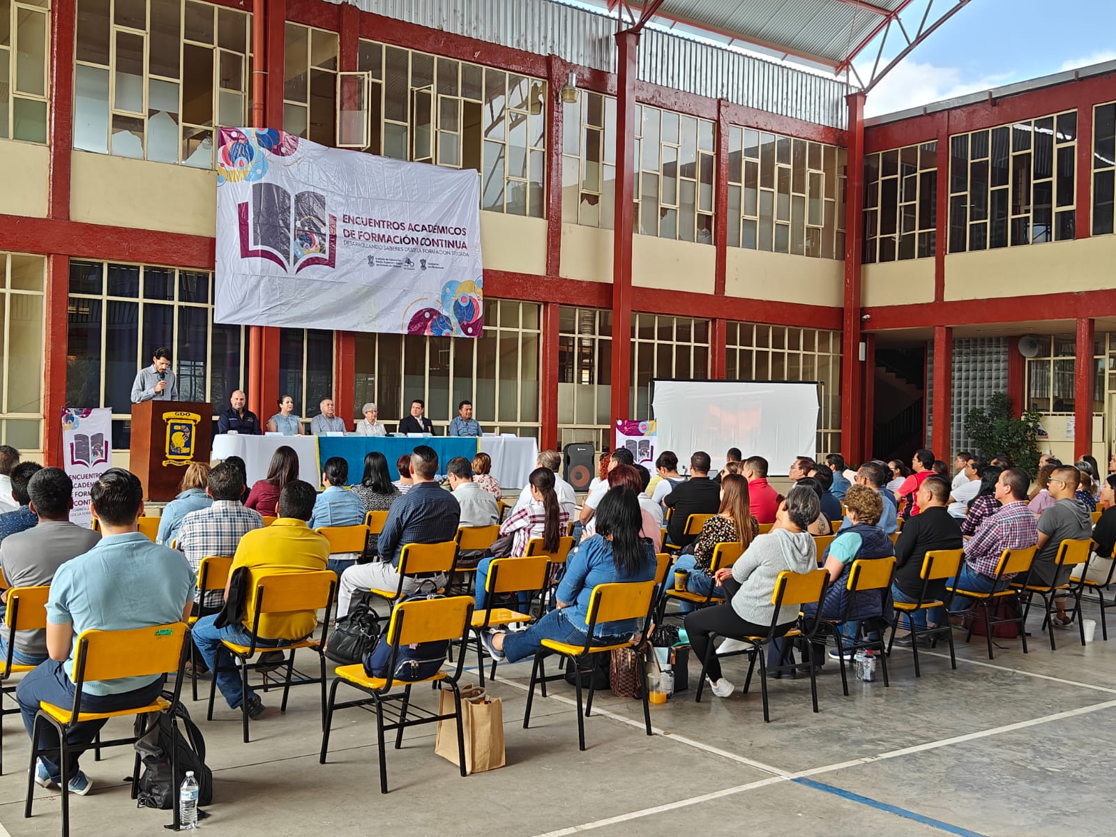 Docentes del Cecytem comparten experiencias para mejorar sus habilidades de enseñanza