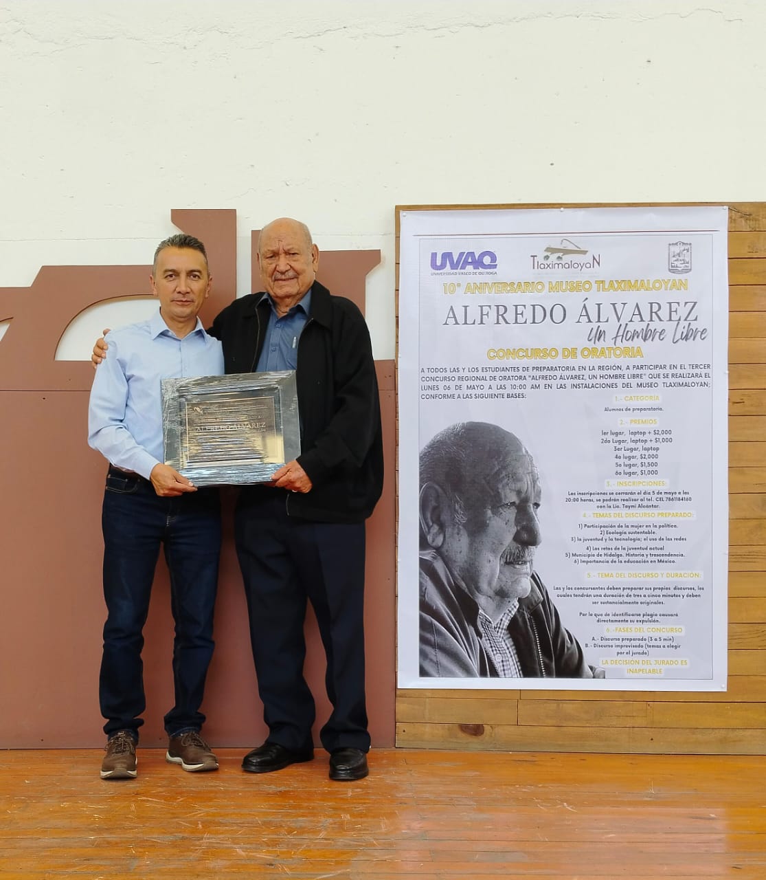 CECyTEM 27 entrega reconocimiento a Don Afredo Álvarez Correa por su labor en favor de la cultura e historia