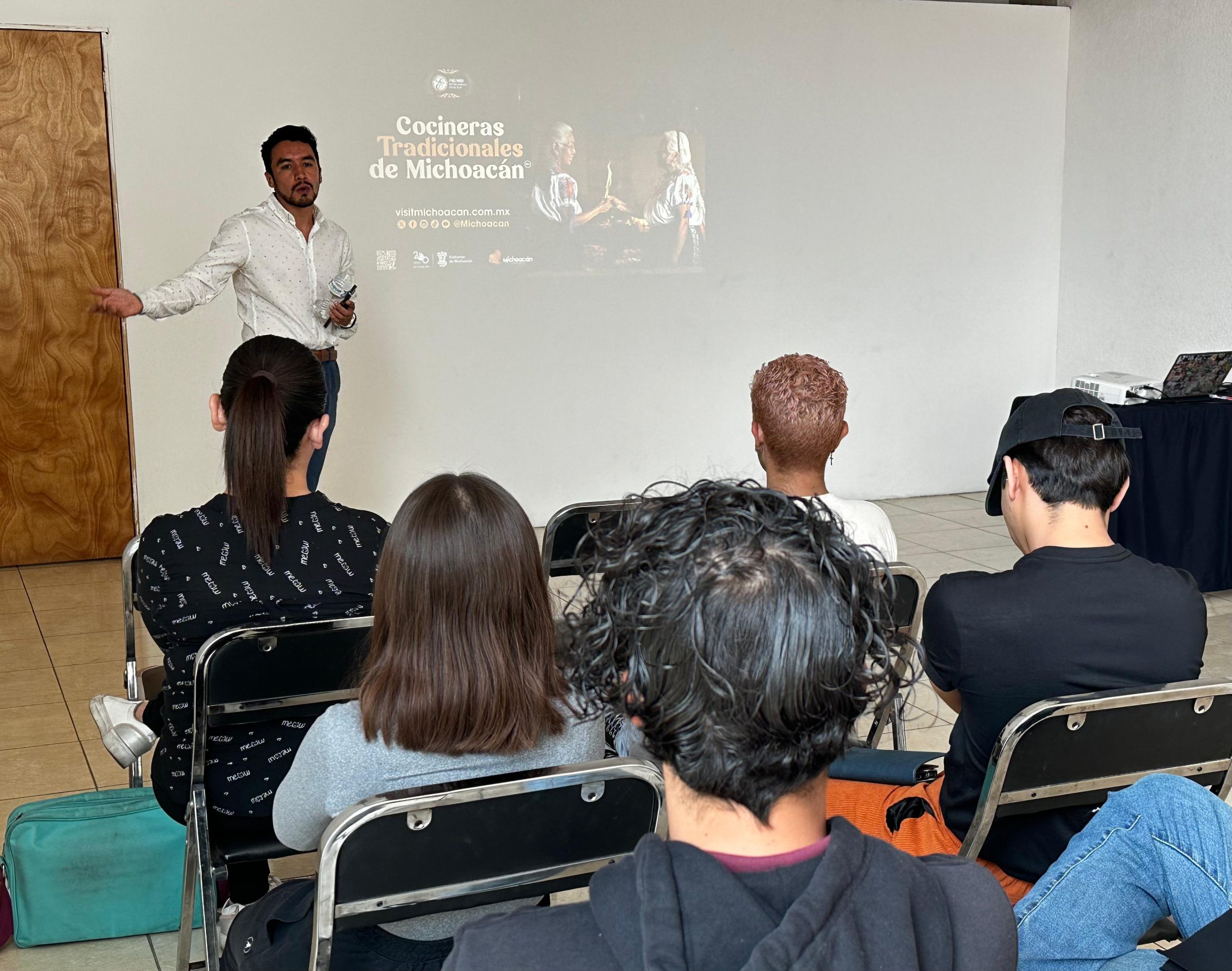 Sectur acerca proyecto de Encuentro de Cocineras Tradicionales a estudiantes de Gastronomía