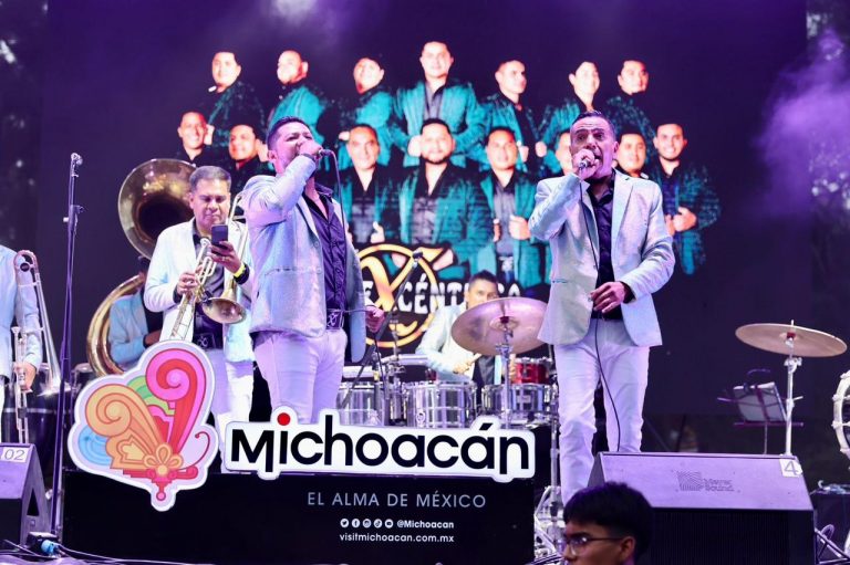 La cumbia de La Sonora Dinamita movió al público del Festival de Origen
