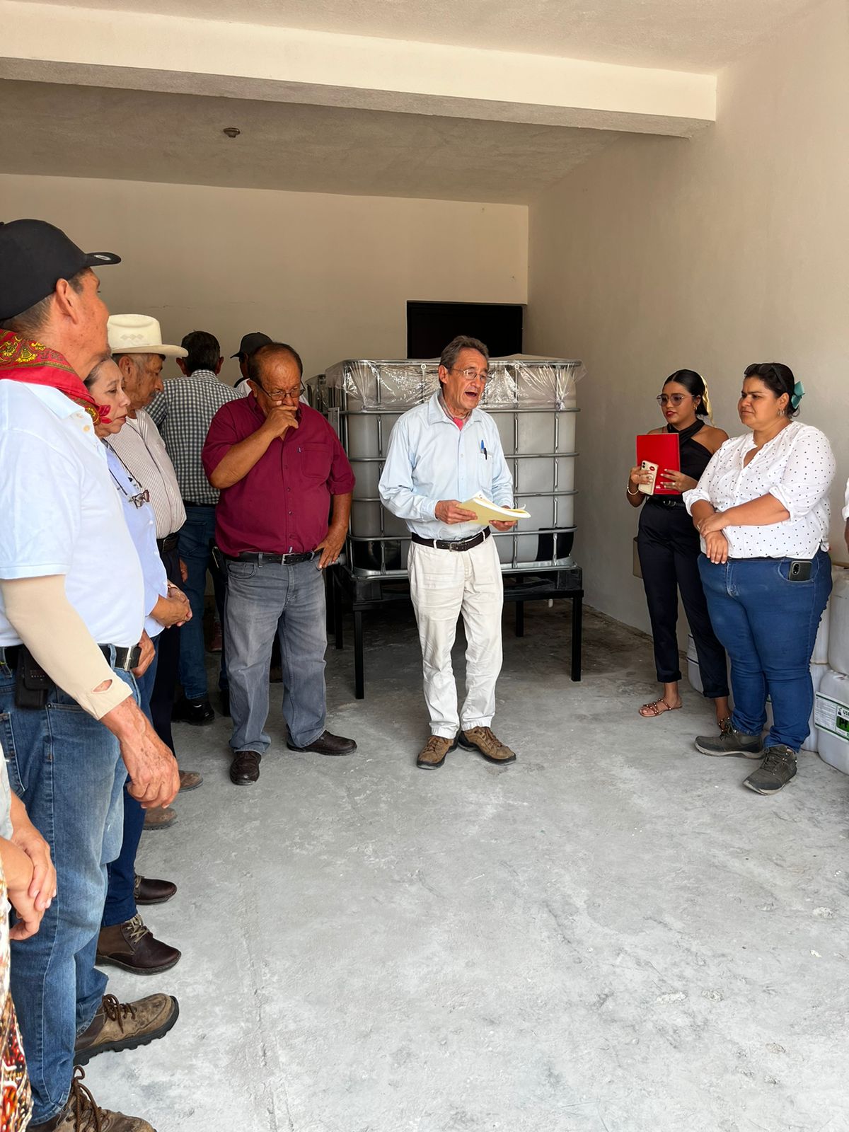 Productores agrícolas de Parácuaro ponen en operación biofábrica