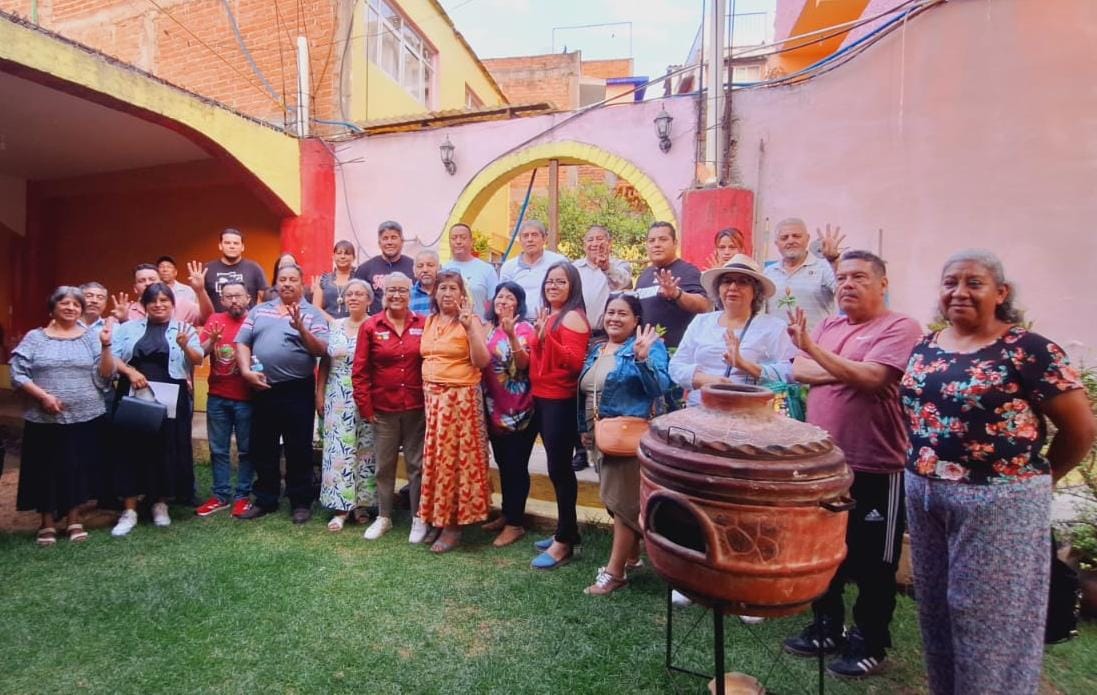 Emma Rivera, Candidata a Diputada Local por el Distrito XIII; se reúne con maestros y madres de familia.