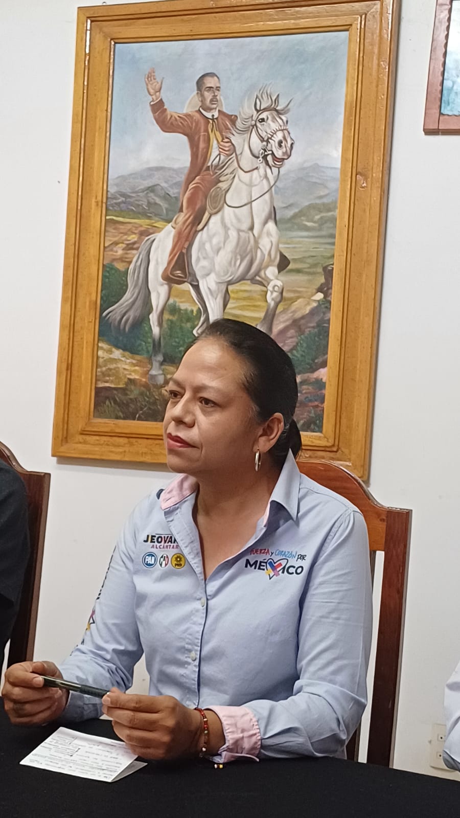 Jeovana Alcántar se compromete con los ejidatarios de San Pedro.