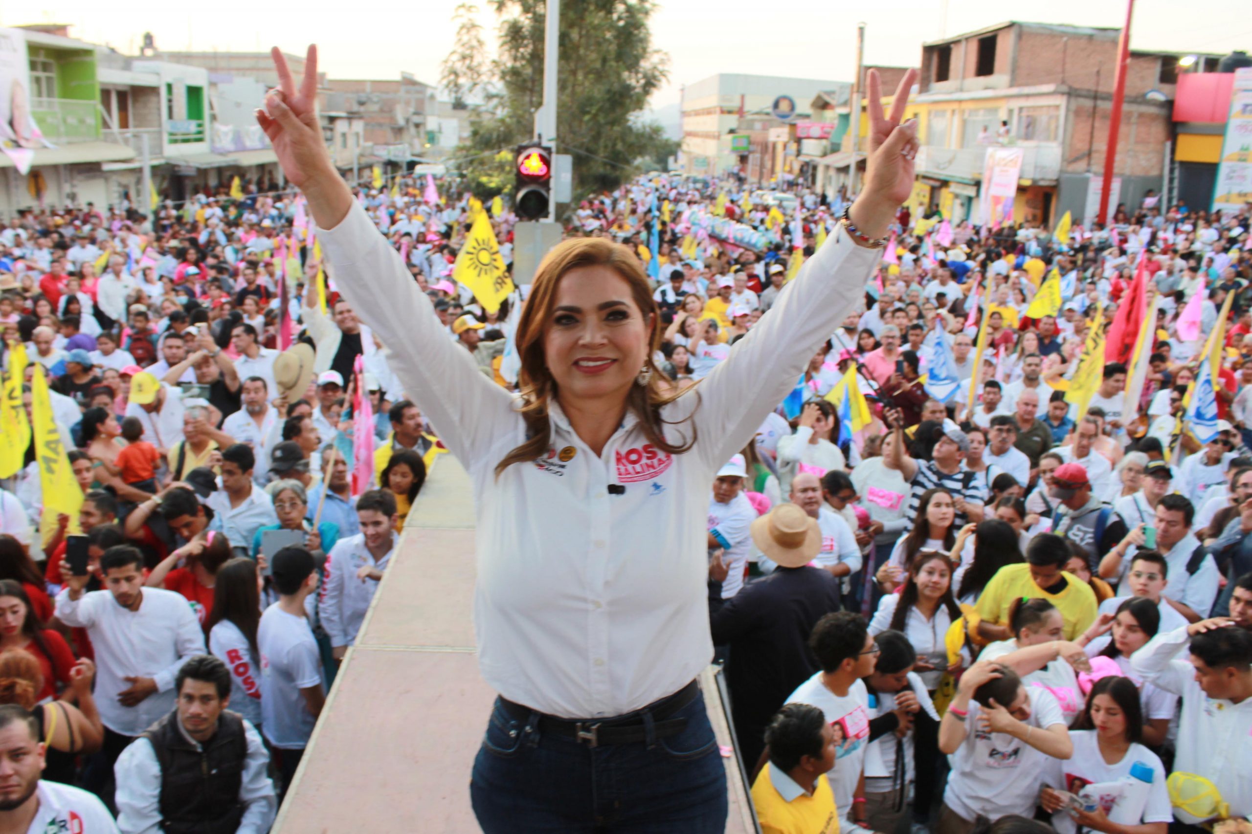 Rosy salinas cierra campaña ante miles de  Zitacuarenses.