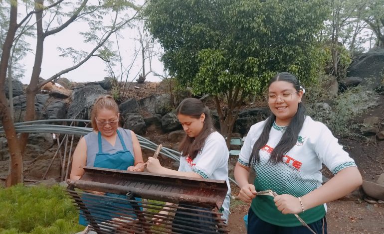Estudiantes del Cecytem Tangancícuaro preservan cocina tradicional