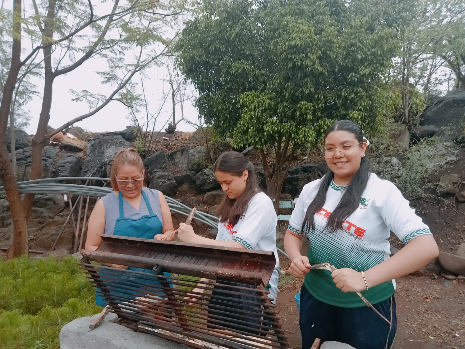 Estudiantes del Cecytem Tangancícuaro preservan cocina tradicional