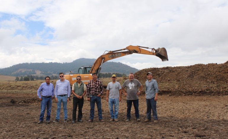 Tras 25 años sin mantenimiento, limpian laguna de Zinciro en Erongarícuaro