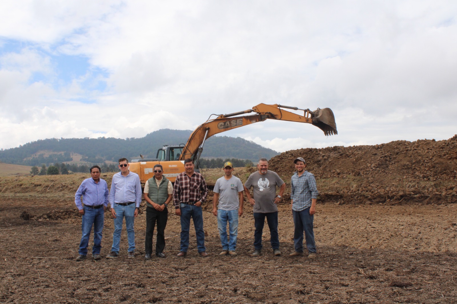 Tras 25 años sin mantenimiento, limpian laguna de Zinciro en Erongarícuaro