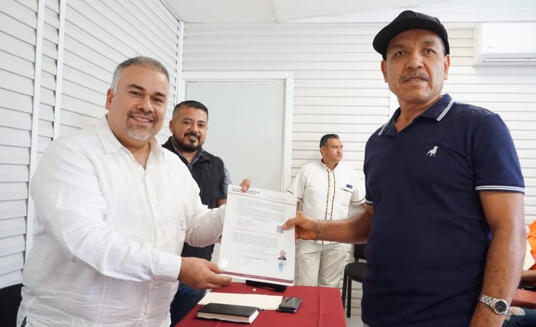 Instituto del Transporte entrega más de 100 títulos de concesión en Uruapan