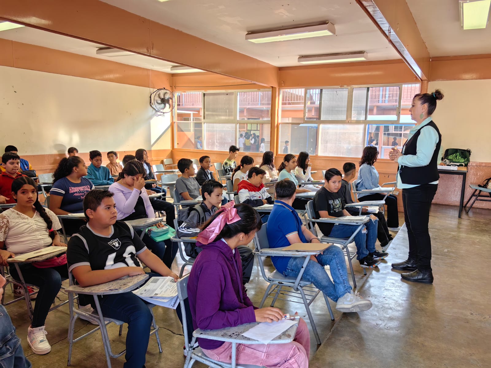 Más de 600 adolescentes participan en el examen diagnóstico para su ingreso en la Secundaria Federal No.1 “Nicolás Romero”