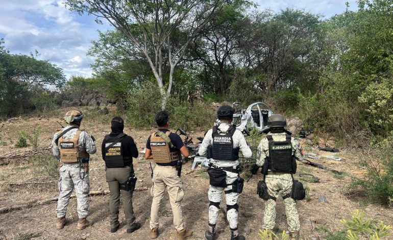 En operativo coordinado FGE, SEDENA, GN, y CONASE, aseguran grandes cantidades de droga y recuperan tres vehículos robados con violencia en Jalisco y Querétaro