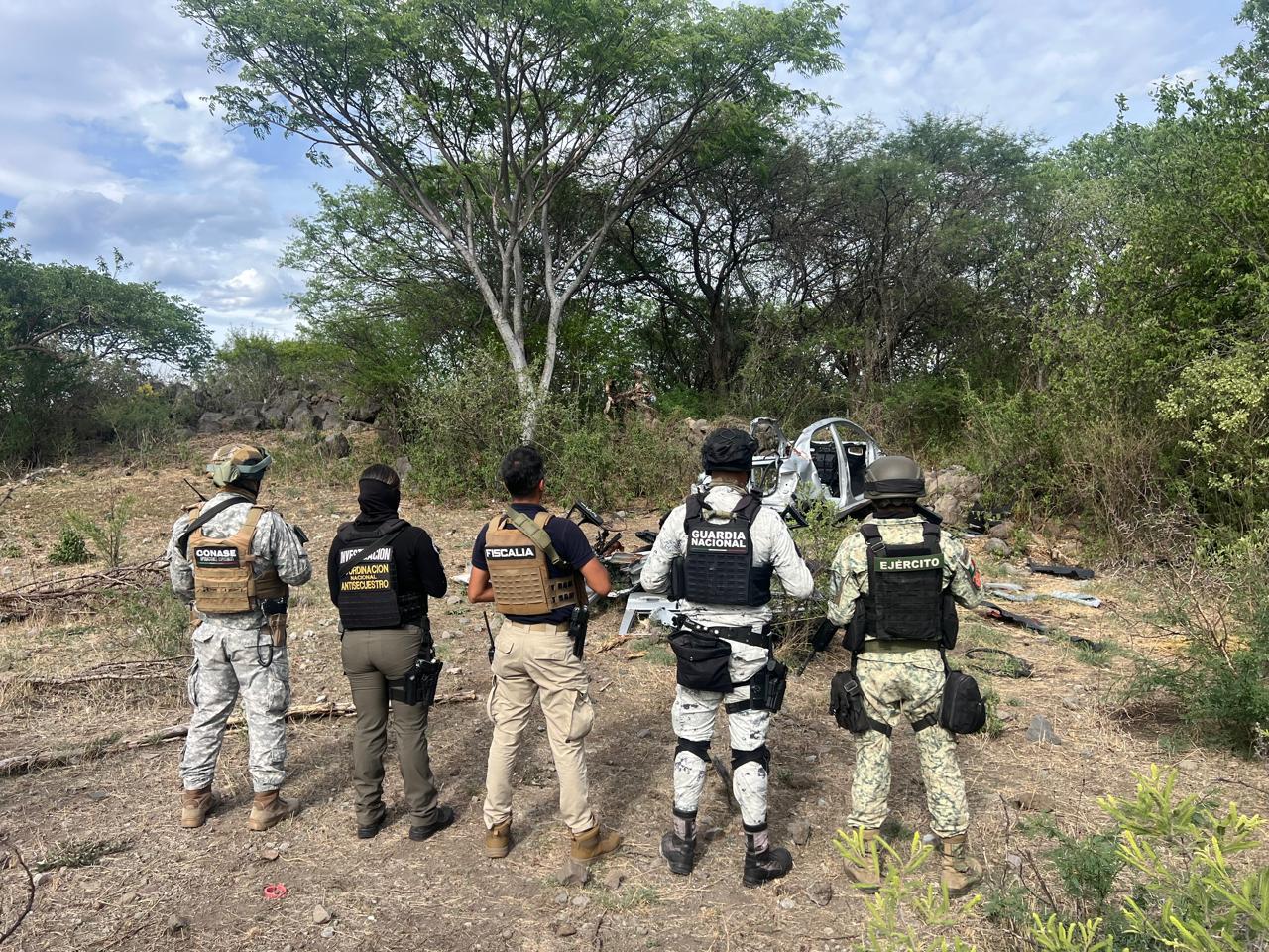 En operativo coordinado FGE, SEDENA, GN, y CONASE, aseguran grandes cantidades de droga y recuperan tres vehículos robados con violencia en Jalisco y Querétaro