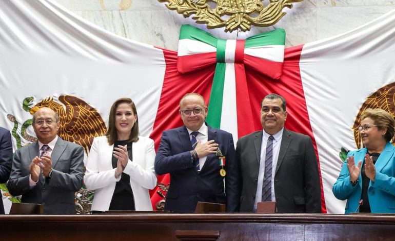 Reconoce 75 Legislatura a Juan Bosco Martínez y a Nicolás De La Torre con la Condecoración “Melchor Ocampo”