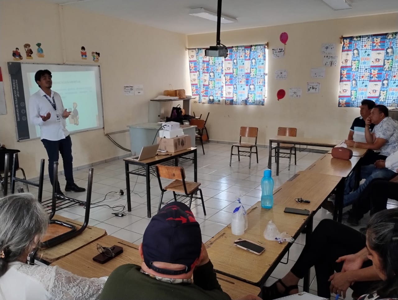 En Morelia, capacita FGE a docentes de escuela primaria en materia de comunicación asertiva