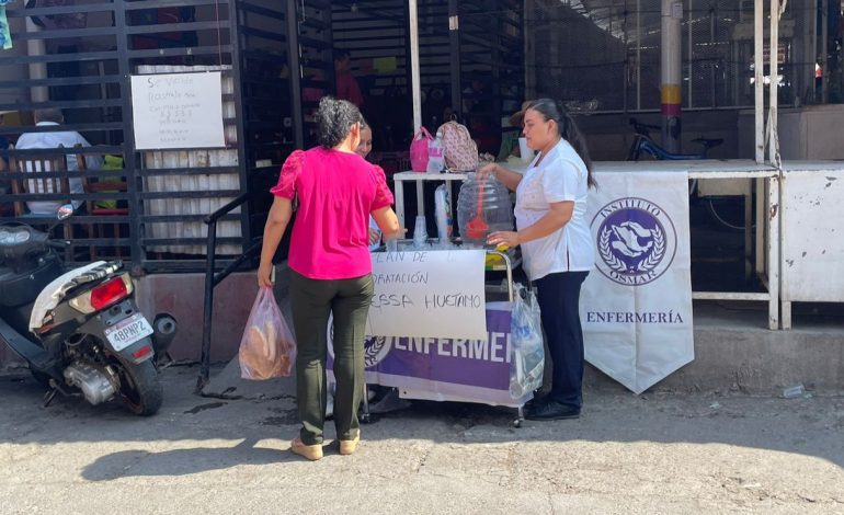 SSM realiza campaña de hidratación oral en Huetamo para evitar afectaciones por calor