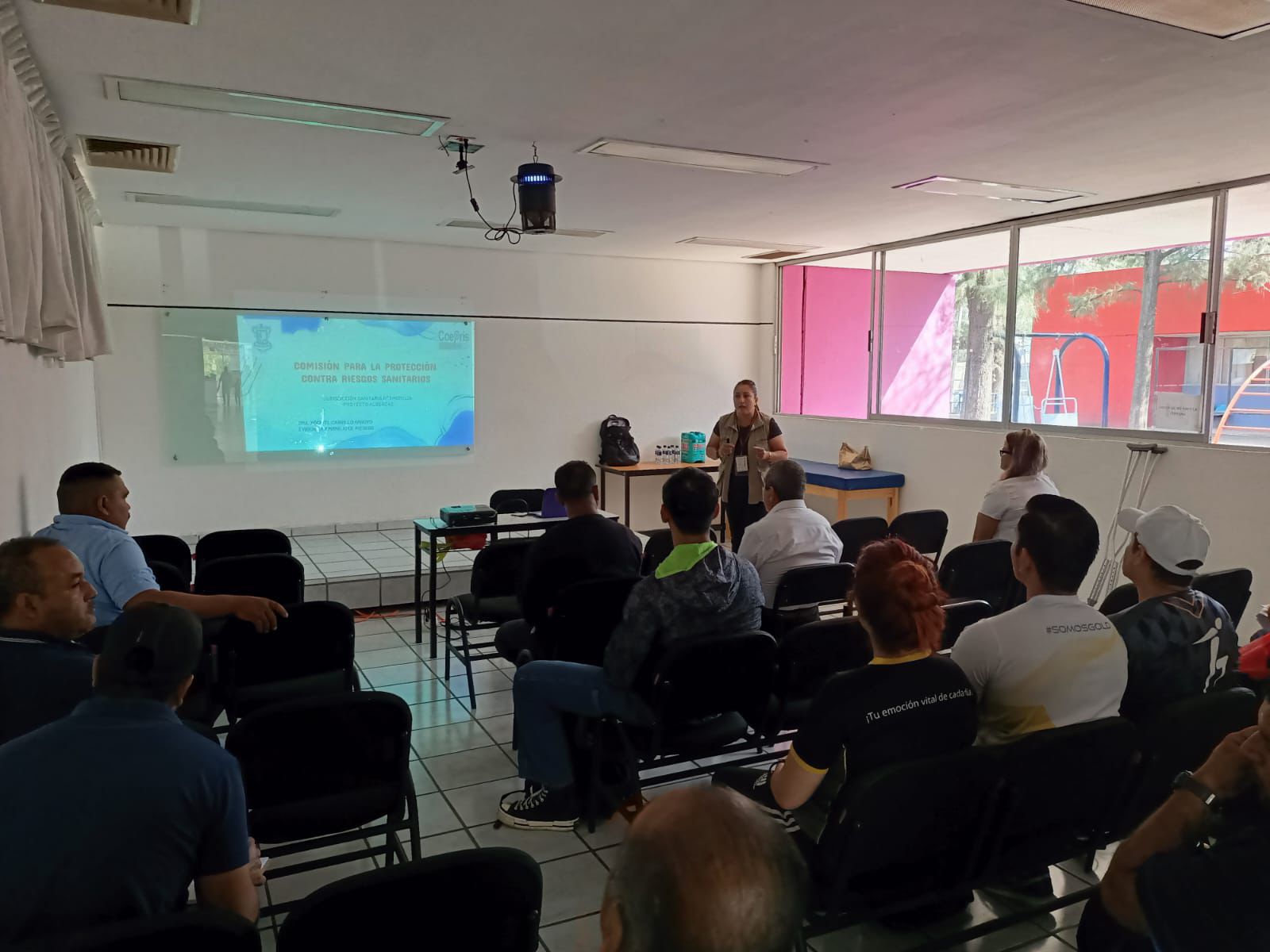 Capacita Coepris a dueños de balnearios en mantenimiento de albercas