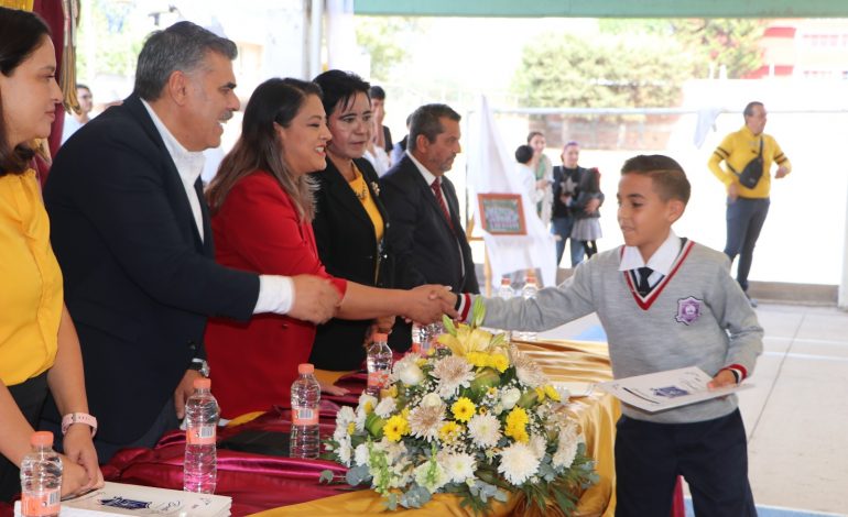 Autoridades Municipales y Educativas asistieron al acto de fin de cursos de la Escuela Primara Benito Juárez Turno Matutino, Generación 2018-2024