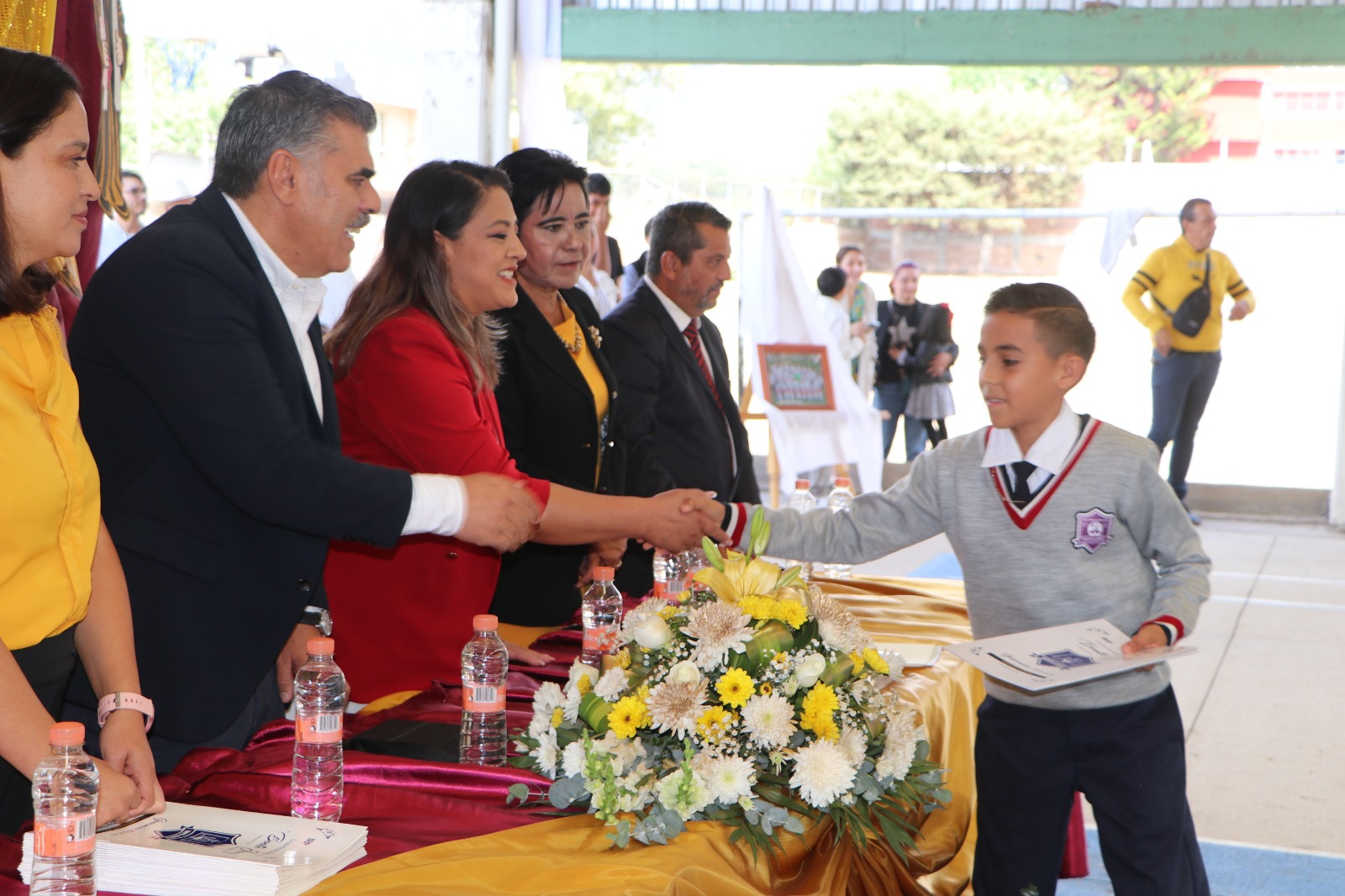 Autoridades Municipales y Educativas asistieron al acto de fin de cursos de la Escuela Primara Benito Juárez Turno Matutino, Generación 2018-2024