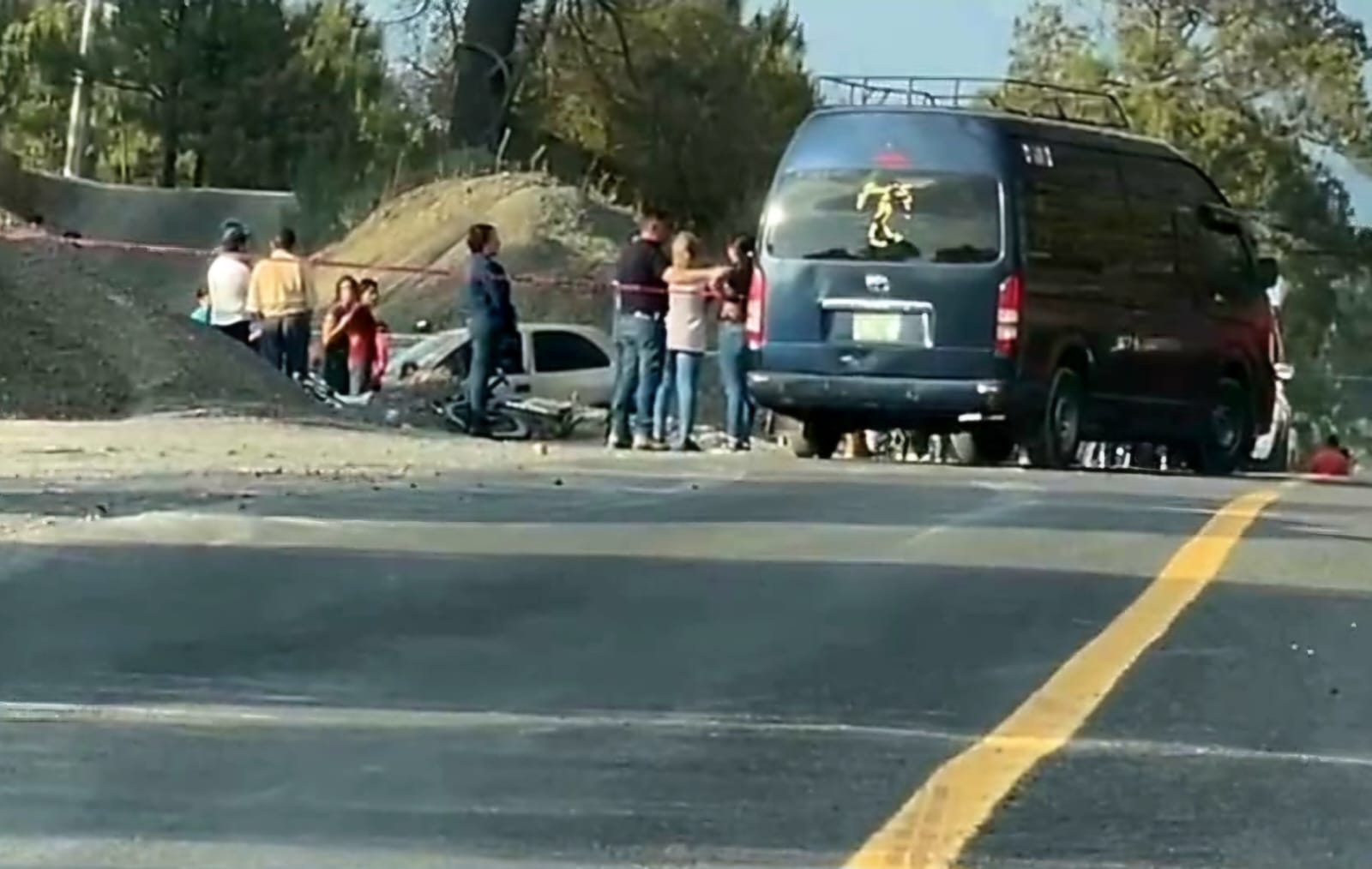 Dos ciclistas fueron atropellados por una camioneta que dejó como saldo un fallecido y una joven herida