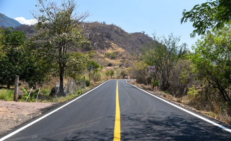 Rehabilita SCOP tramo Coalcomán-Tepalcatepec para beneficio de 34 mil habitantes