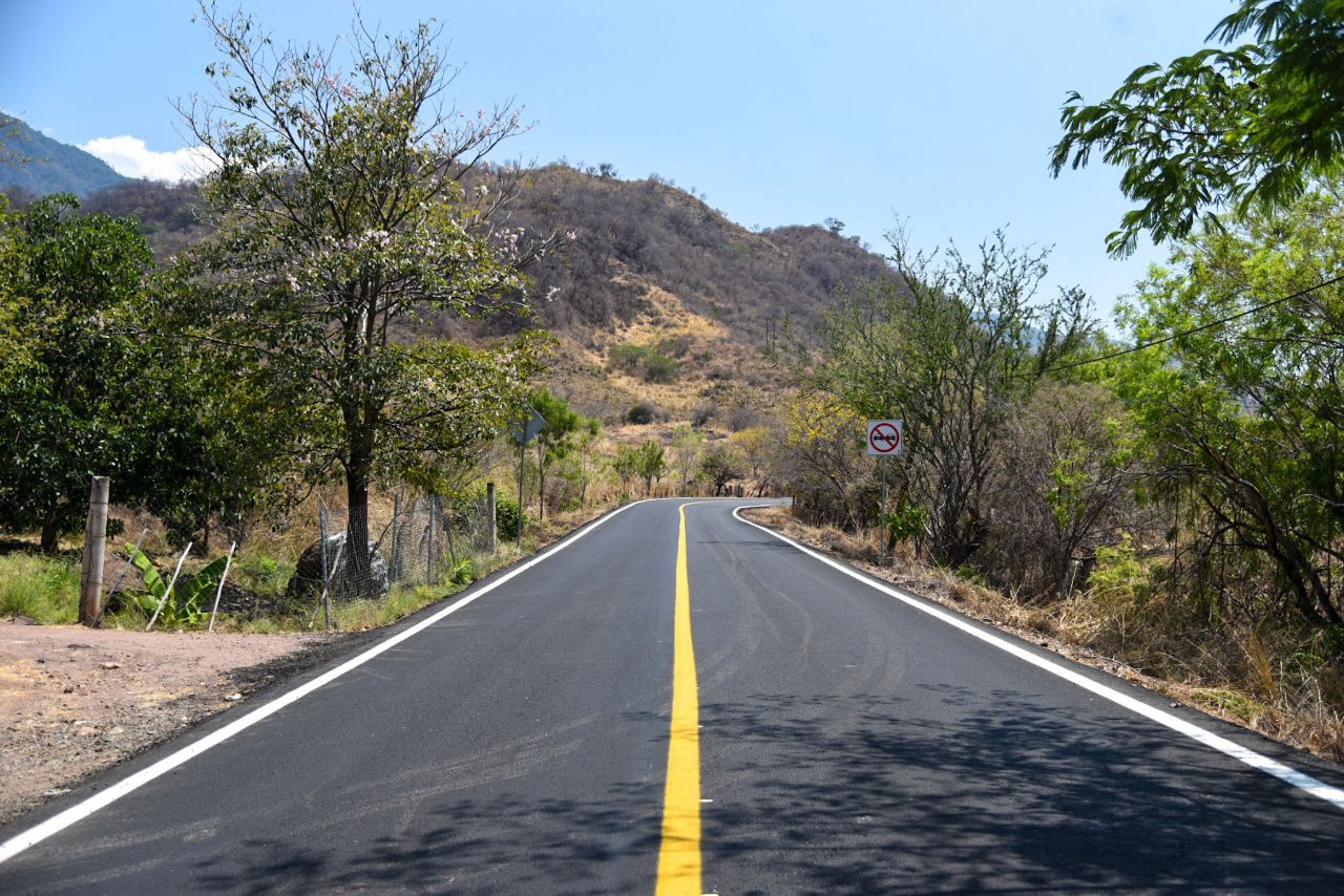 Rehabilita SCOP tramo Coalcomán-Tepalcatepec para beneficio de 34 mil habitantes