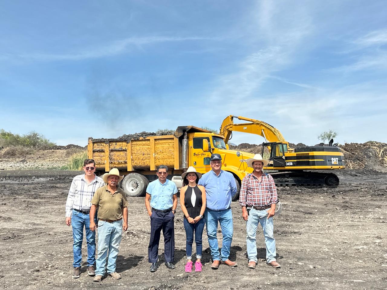 Limpian represa en Huandacareo tras 27 años sin mantenimiento