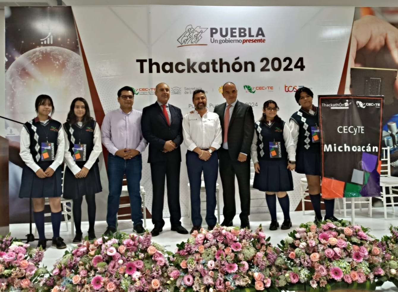 Alumnas del Cecytem crean app sobre mujeres inspiradoras