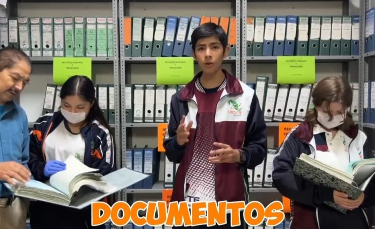 Karin y Grecia te invitan a estudiar Gestión y Digitalización de Documentos en el Cecytem