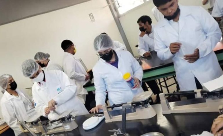 Estudiantes de Biotecnología del Cecytem aprenden sobre inocuidad alimentaria
