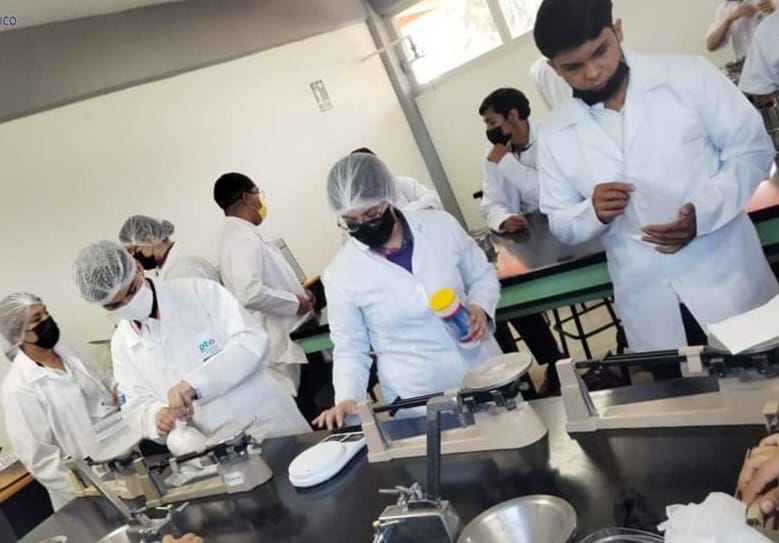 Estudiantes de Biotecnología del Cecytem aprenden sobre inocuidad alimentaria
