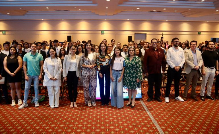 Entrega Gobierno estatal becas de movilidad a 171 estudiantes