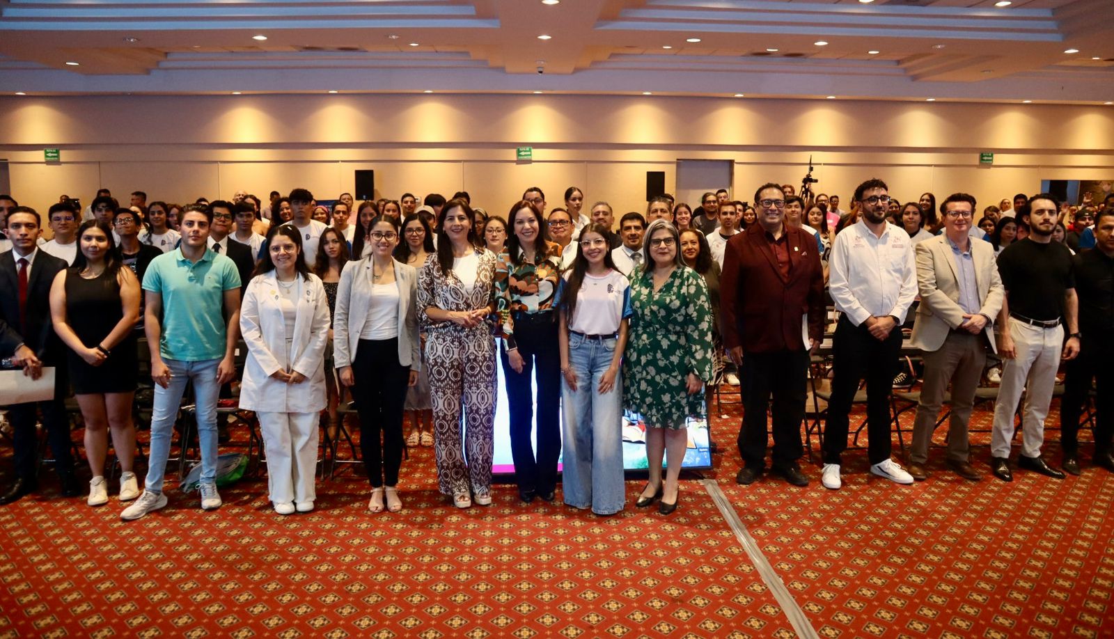 Entrega Gobierno estatal becas de movilidad a 171 estudiantes