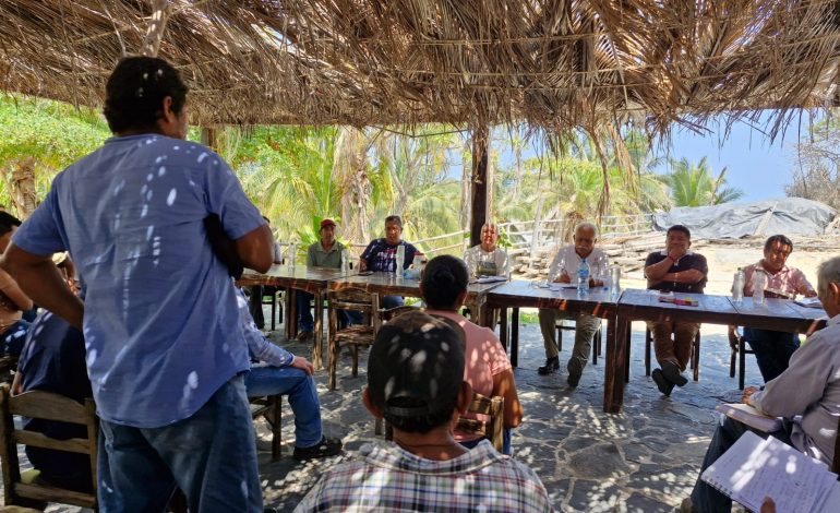 Expone Sader programas Agrosano y de fertilizantes a comunidad de Aquila