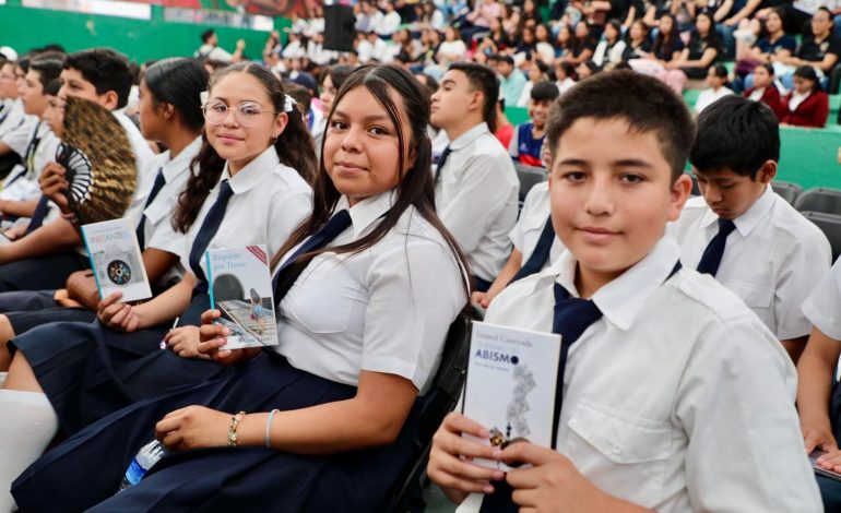 SEE distribuye 3 mil 200 libros en jornada de lectura