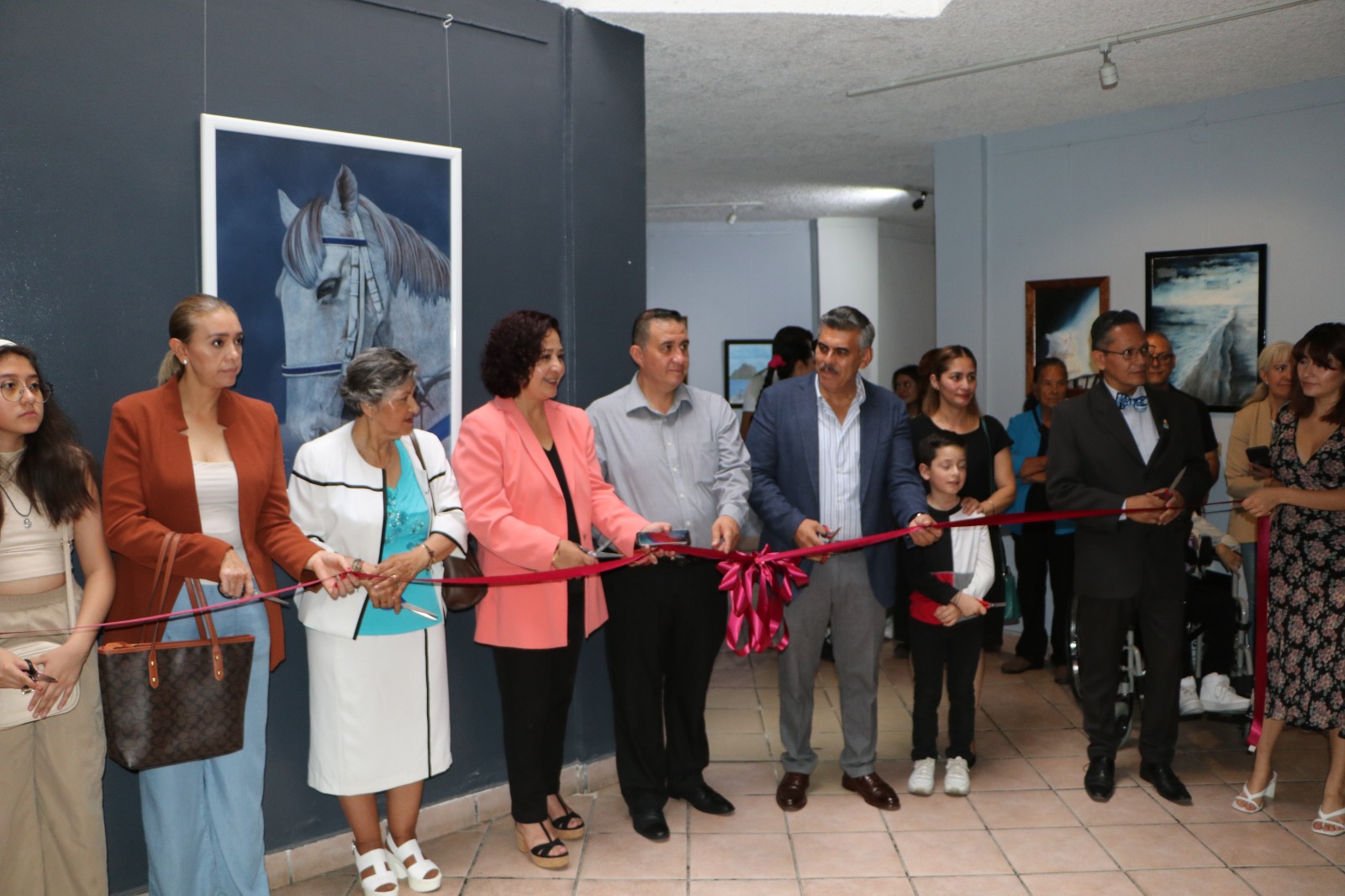 ​Autoridades Municipales, Inauguraron la Exposición Pictórica “Divergencia” en el marco del 52 Aniversario del Clarín.