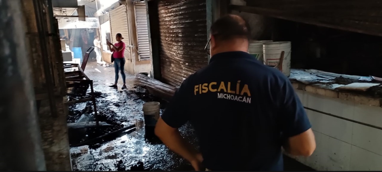 Realiza FGE actuaciones por incendio en el mercado municipal de Apatzingán