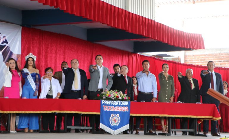 En Preparatoria Taximaroa egresó la Generación 2021-2024 «Medalla Michoacán al Mérito Docente»