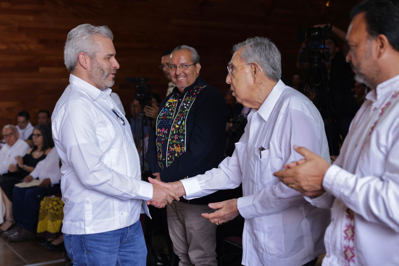 Reconoce Bedolla aportación de Cuauhtémoc Cárdenas en la construcción de un México democrático.