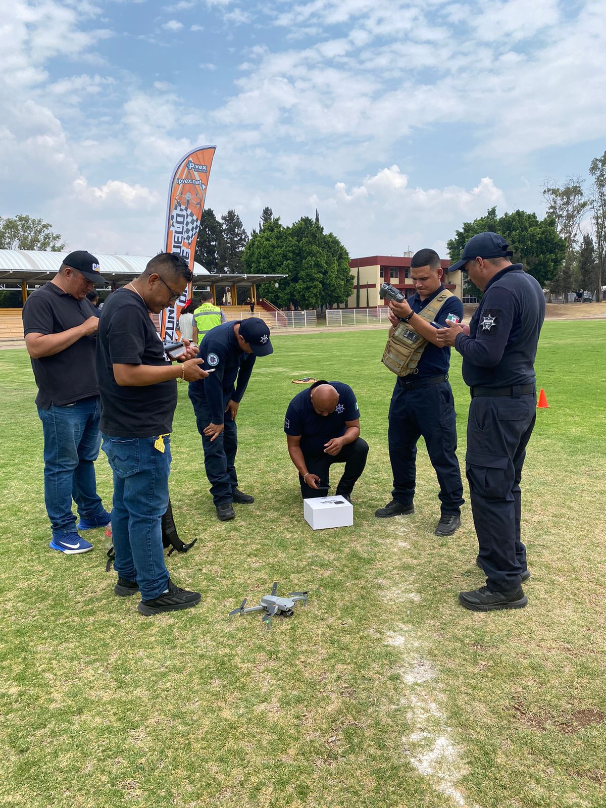 Concluye curso de pilotaje de drones del Cecytem con prácticas de campo.