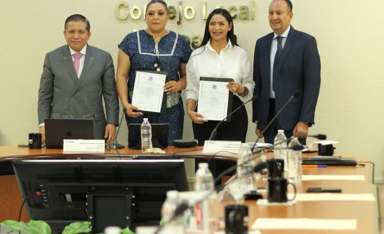 Recibe Araceli Saucedo constancia como Senadora Electa.