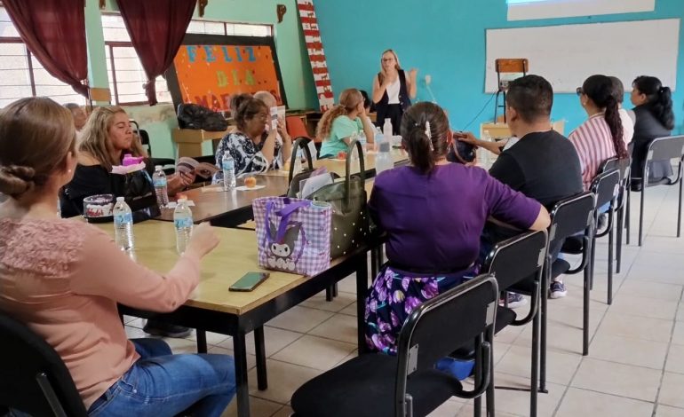 Imparte FGE talleres y charlas dirigidos a docentes, estudiantes y padres de familia en escuela primaria de Morelia.