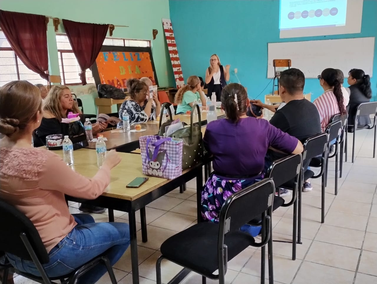 Imparte FGE talleres y charlas dirigidos a docentes, estudiantes y padres de familia en escuela primaria de Morelia.