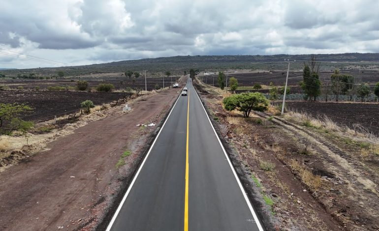 Por concluir la rehabilitación de entronque carretero Jiquilpan-Valle de Juárez.