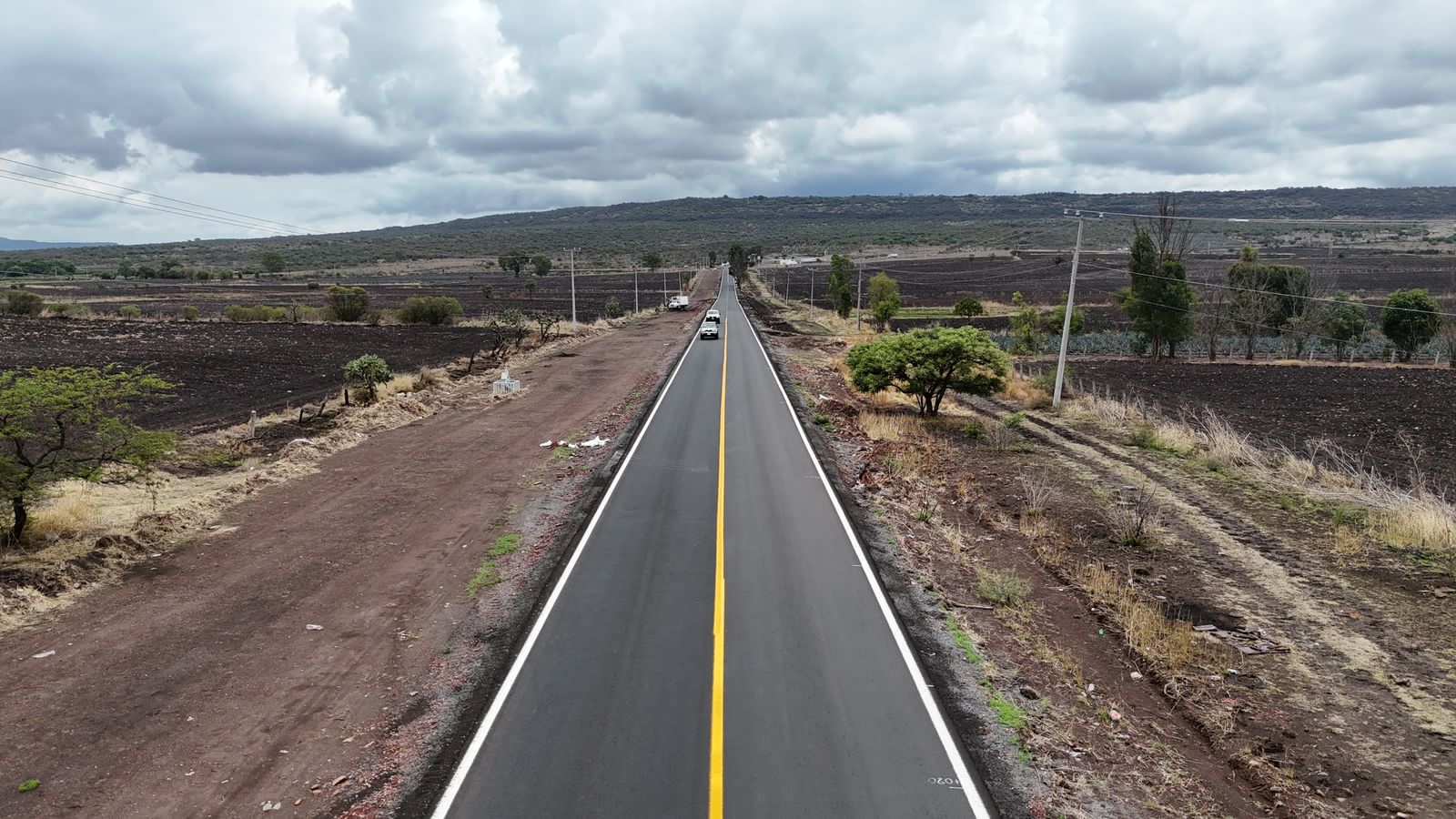 Por concluir la rehabilitación de entronque carretero Jiquilpan-Valle de Juárez.