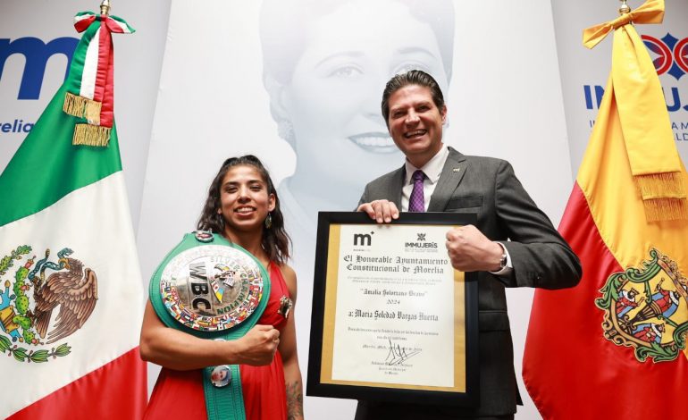Reconoce Alfonso Martínez a la boxeadora Sol Vargas